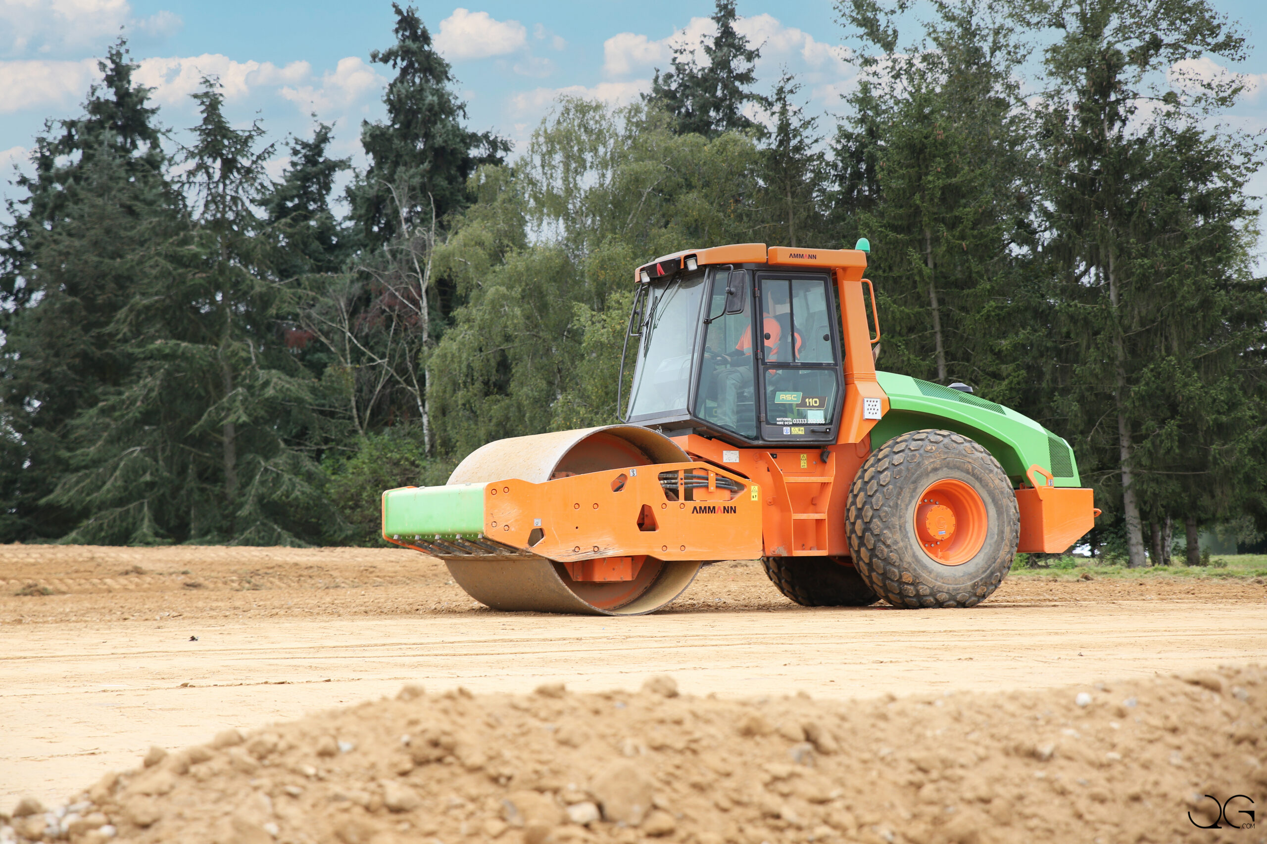 Chantier Groupe Verleyen rouleau compresseur travail carre tp